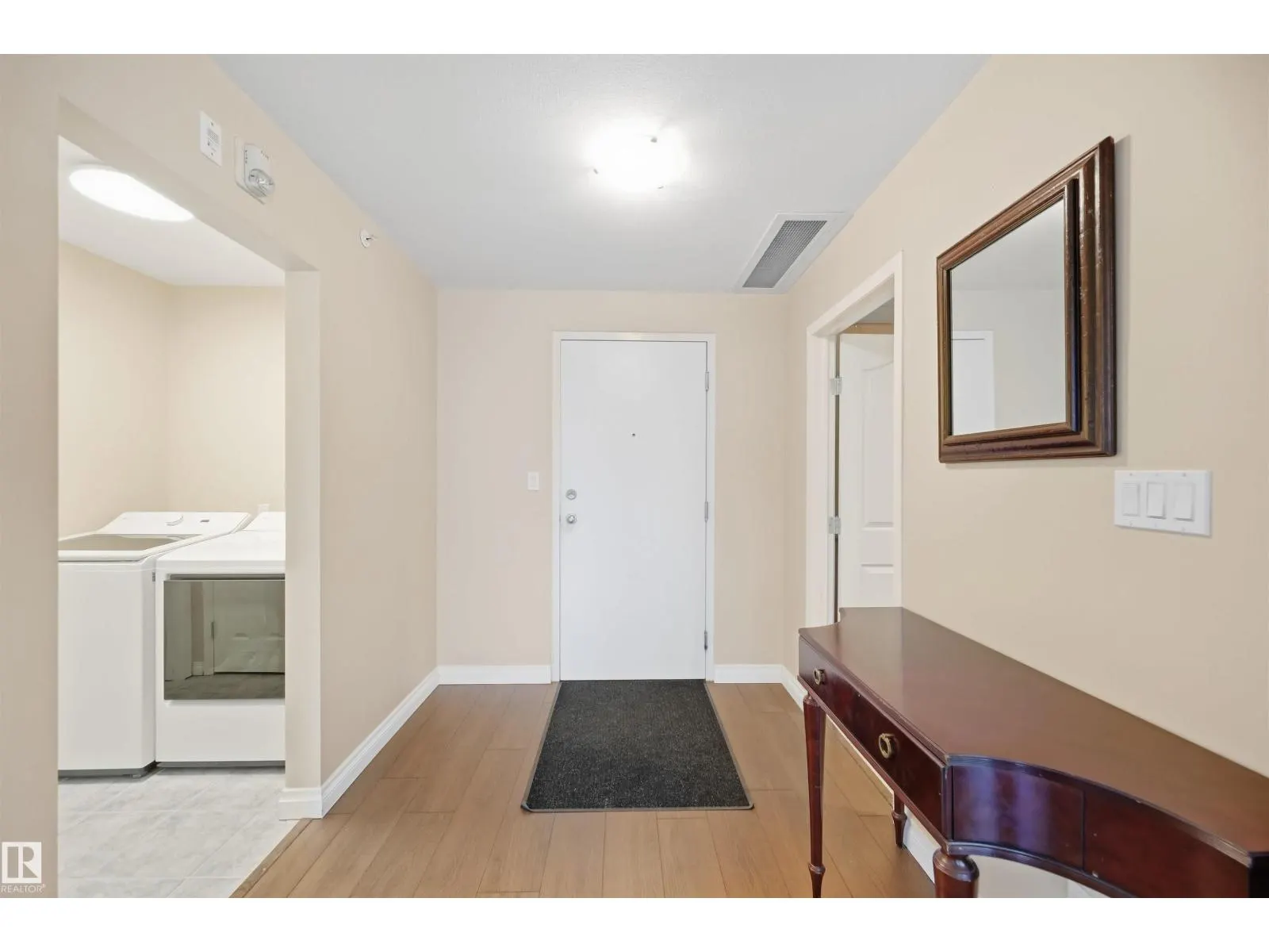 #302 10106 105 ST NW