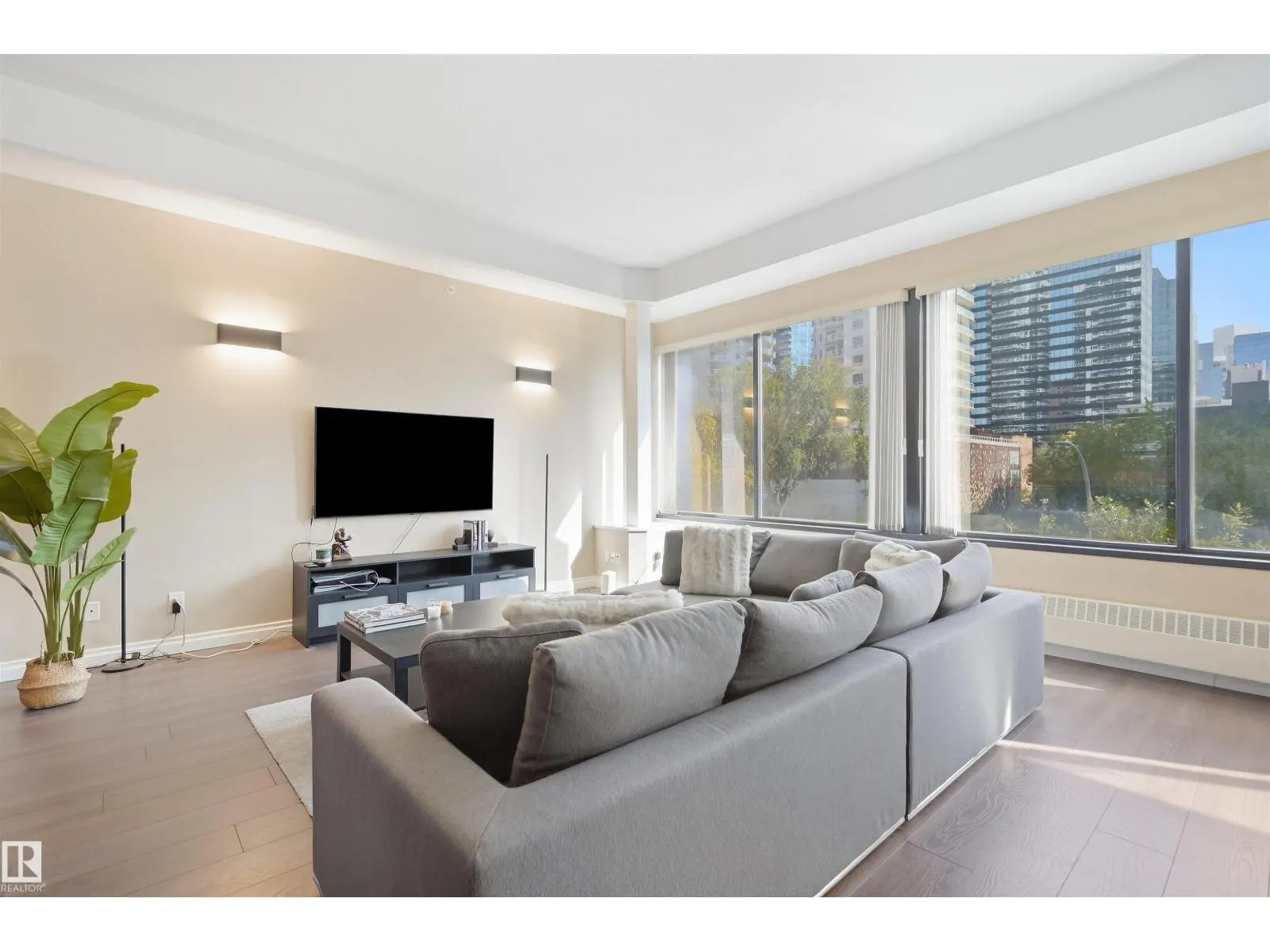 #302 10106 105 ST NW