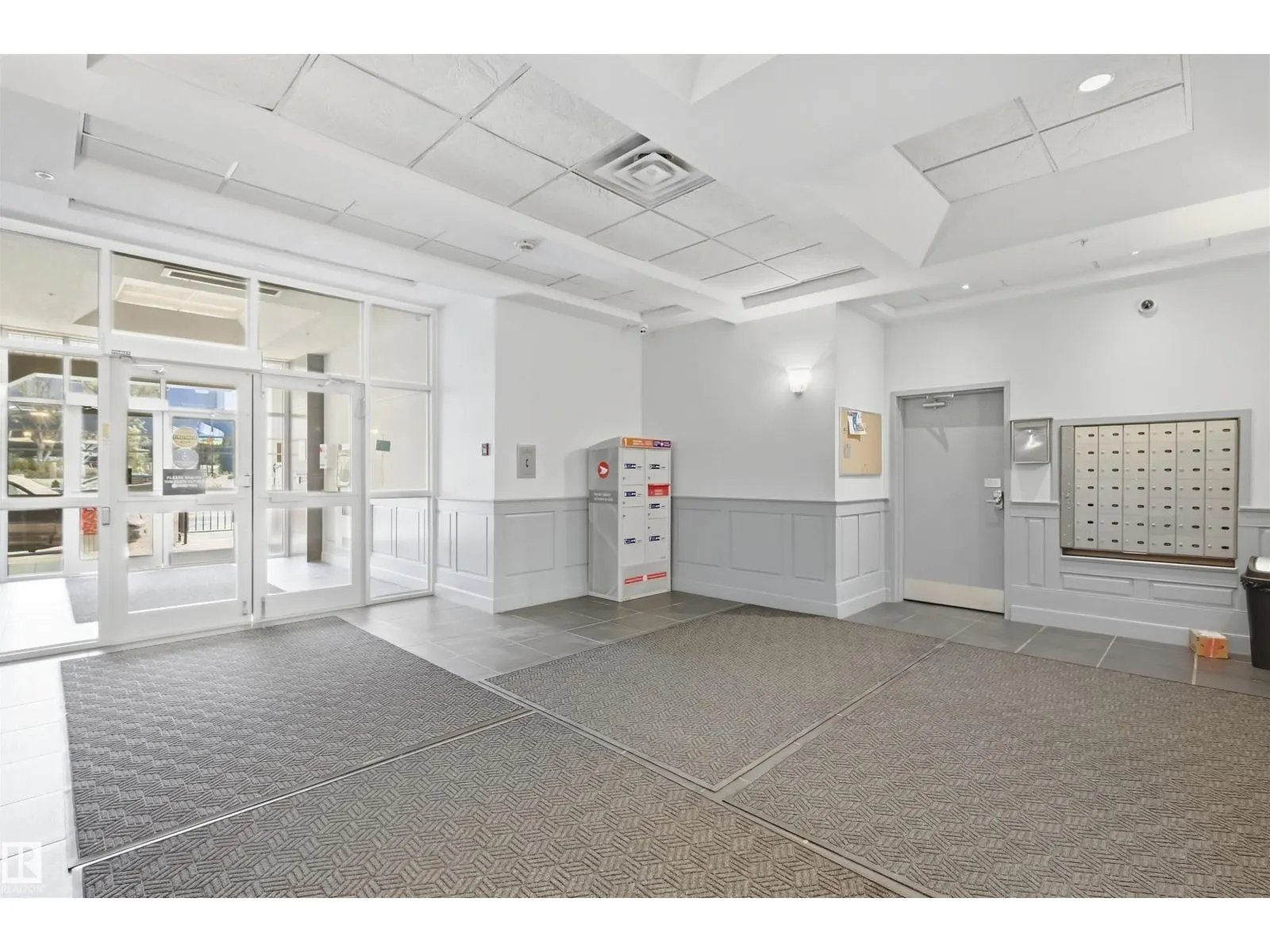 #302 10106 105 ST NW