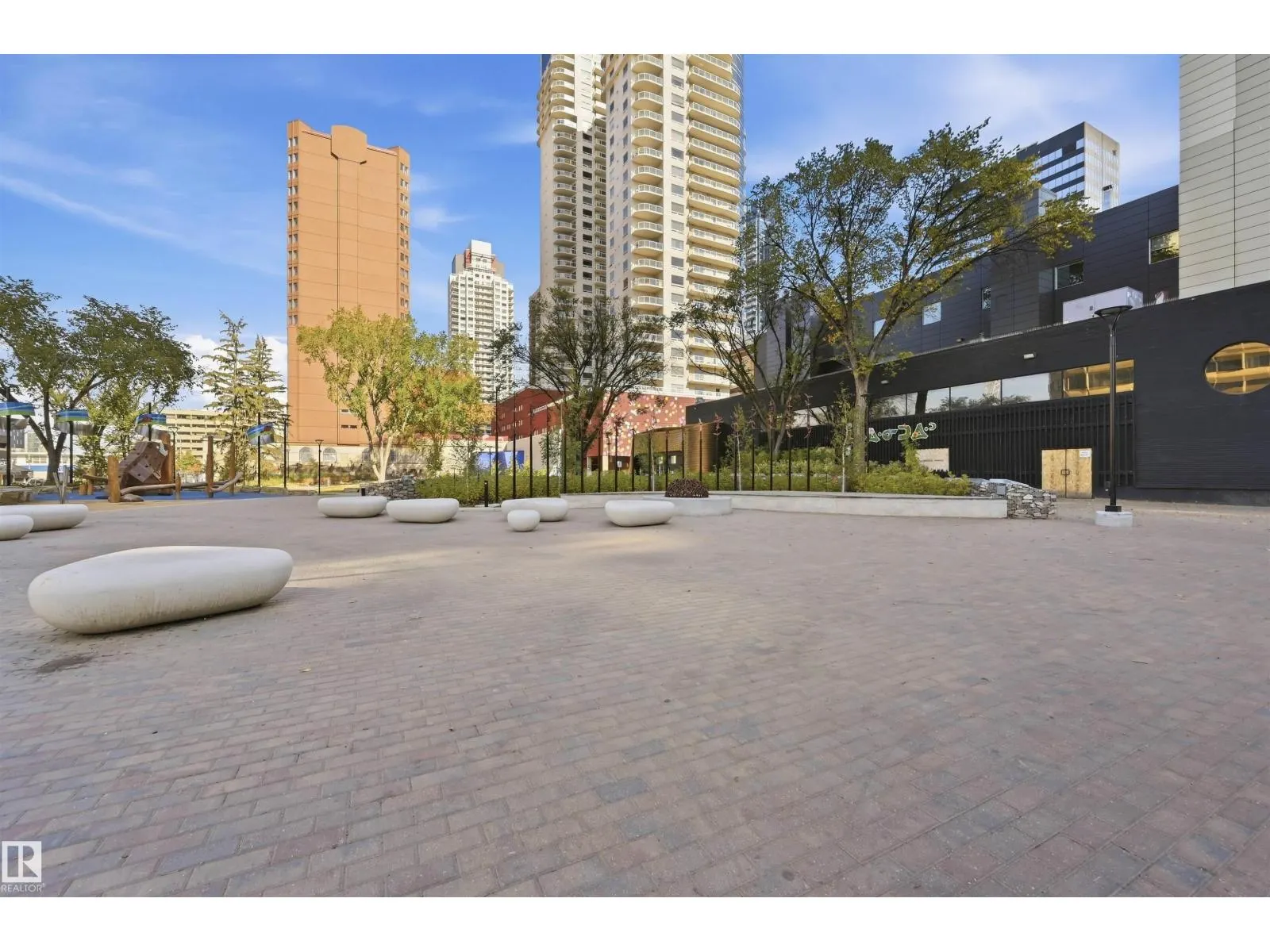 #302 10106 105 ST NW