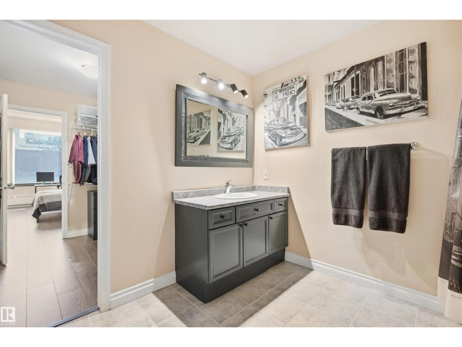 #302 10106 105 ST NW