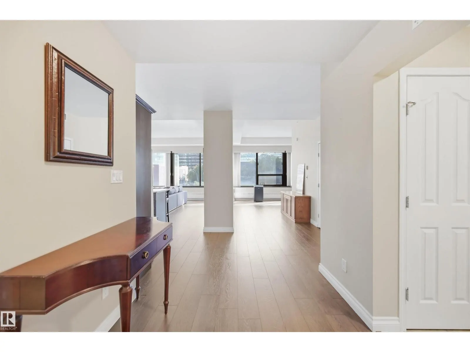#302 10106 105 ST NW