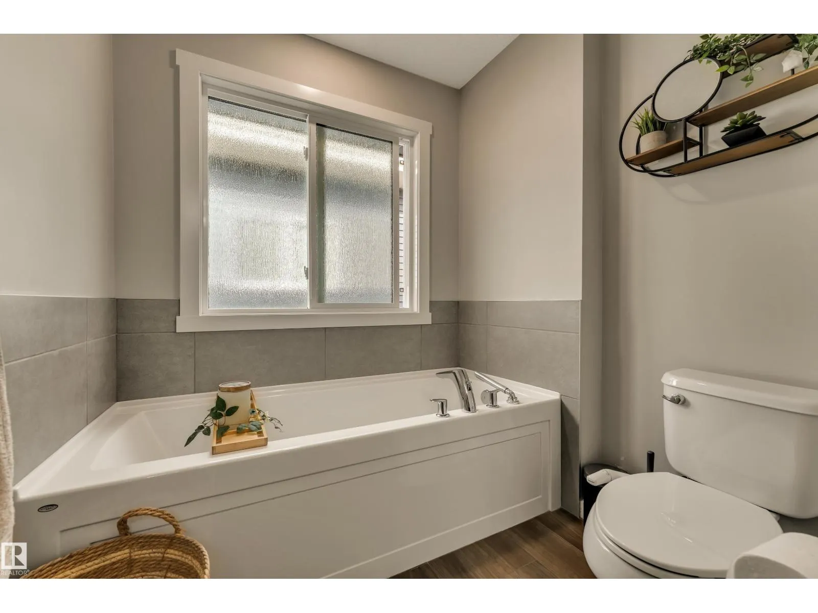 4107 5 AV SW