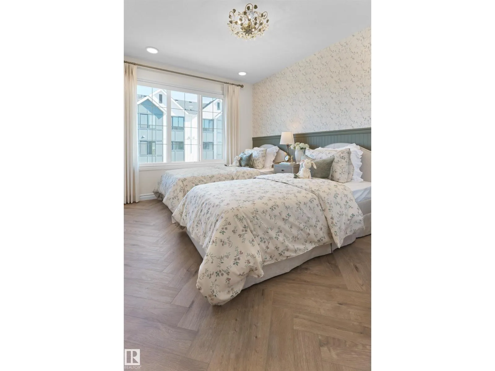 #25 17319 5 ST NE