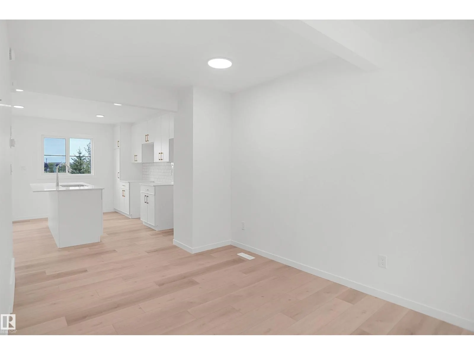 #18 3705 141 ST SW