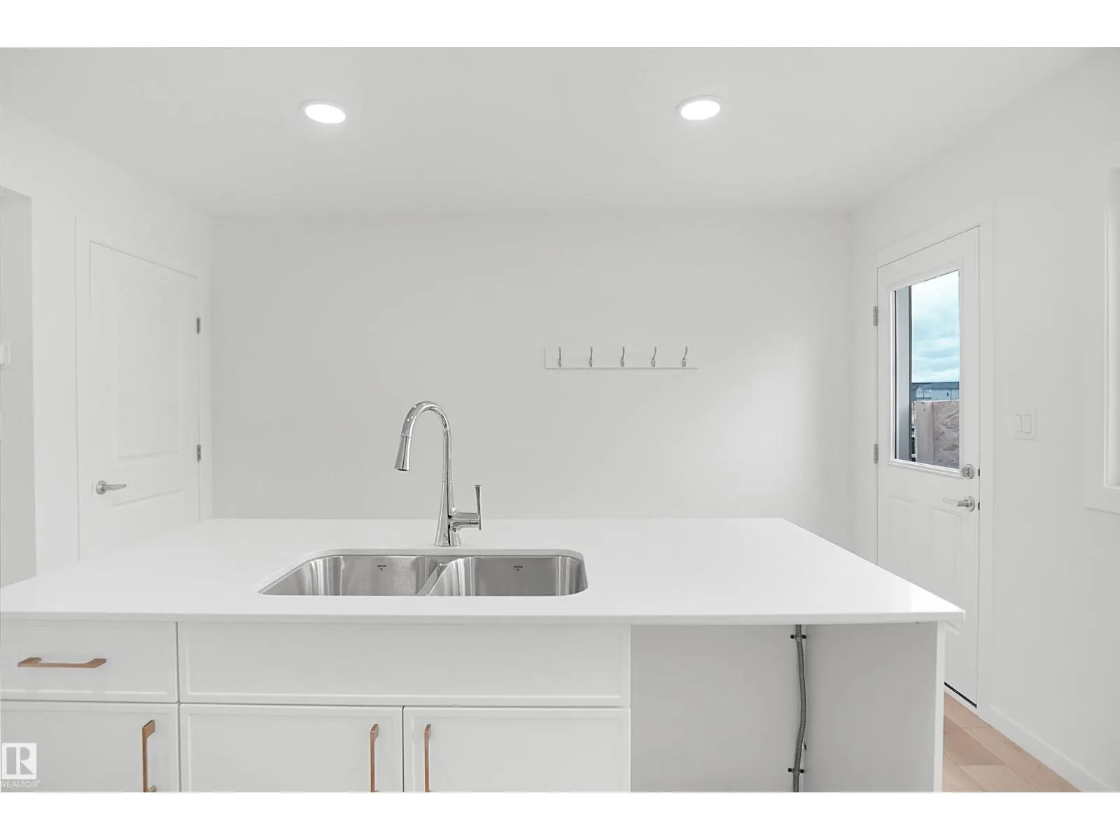 #18 3705 141 ST SW
