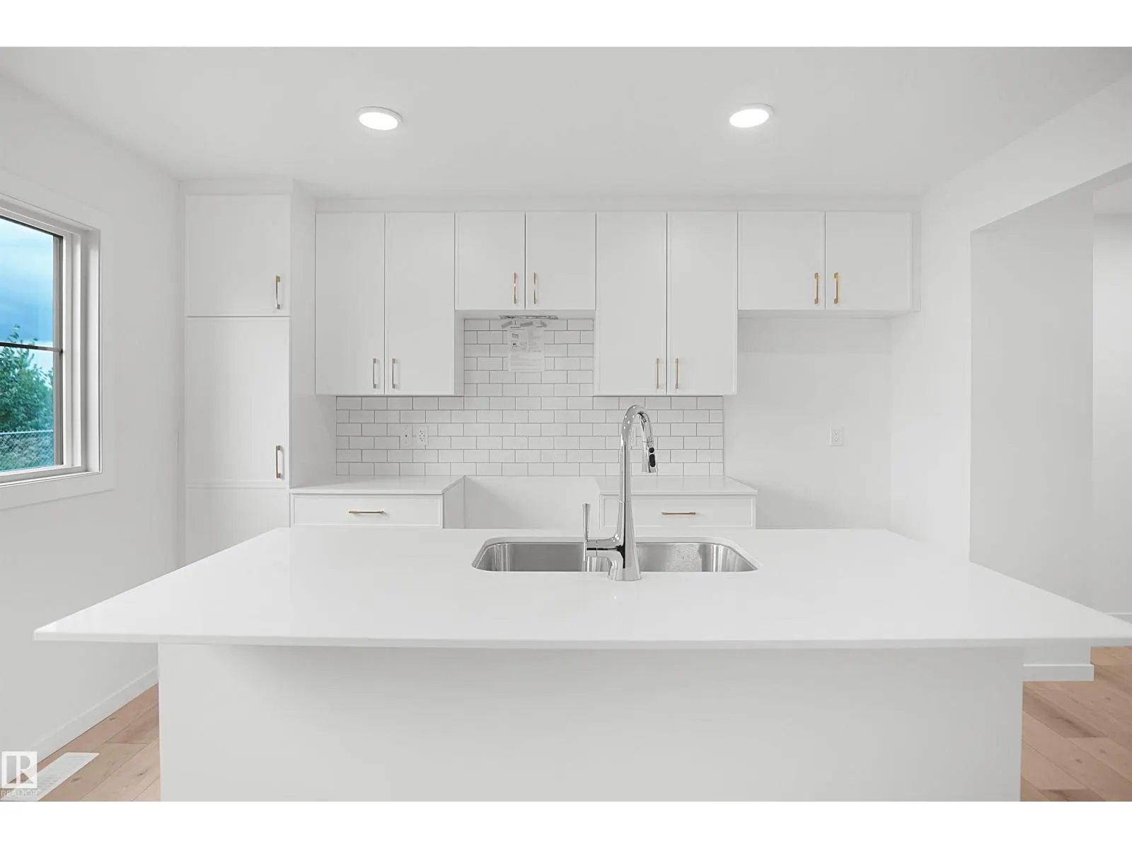 #18 3705 141 ST SW