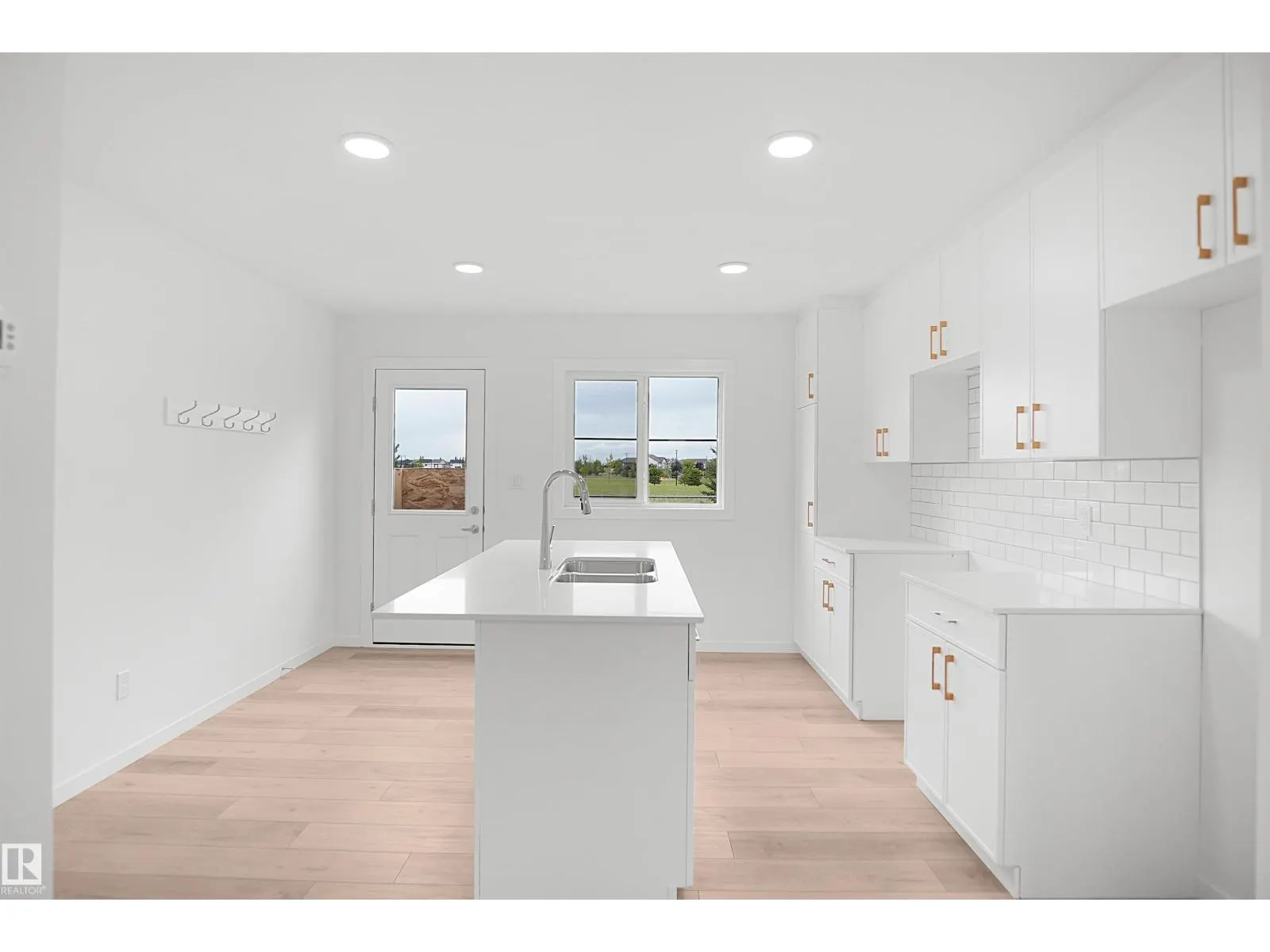 #18 3705 141 ST SW