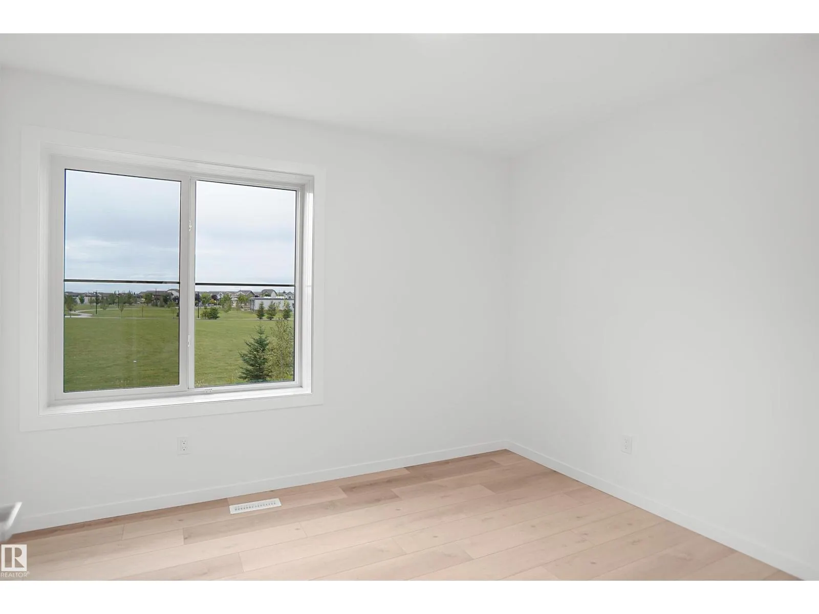 #18 3705 141 ST SW