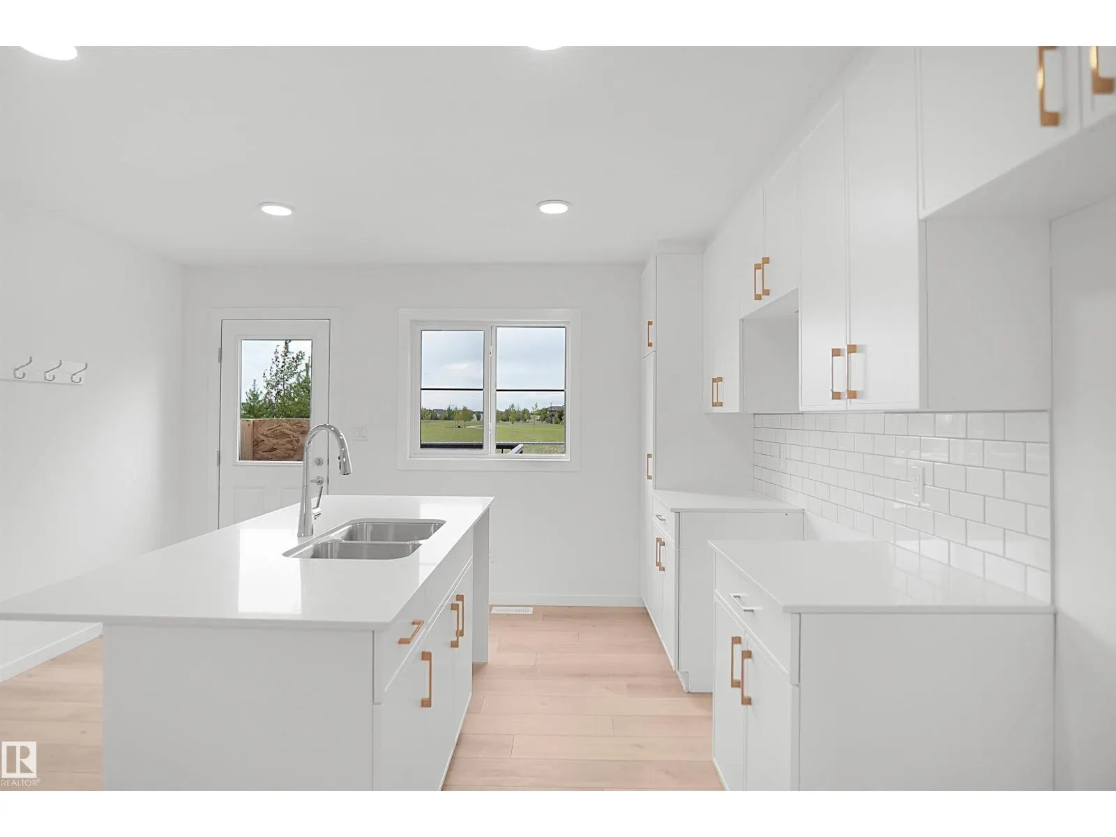 #18 3705 141 ST SW