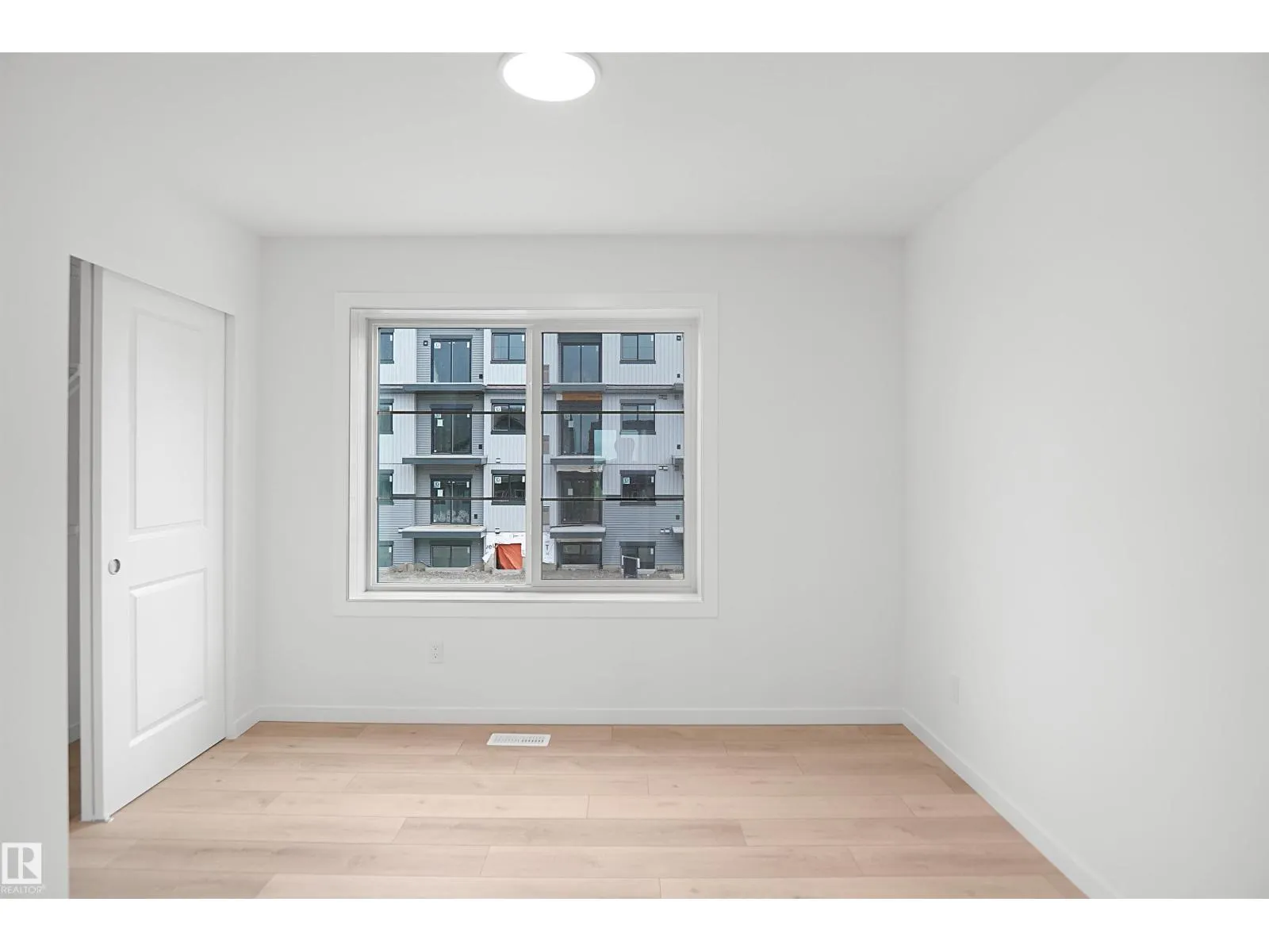 #18 3705 141 ST SW