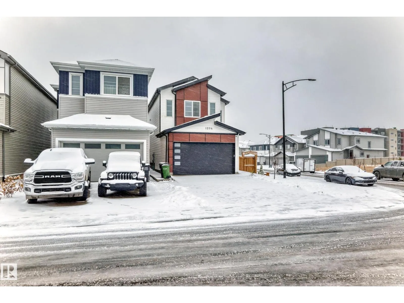 1204 13 AV NW