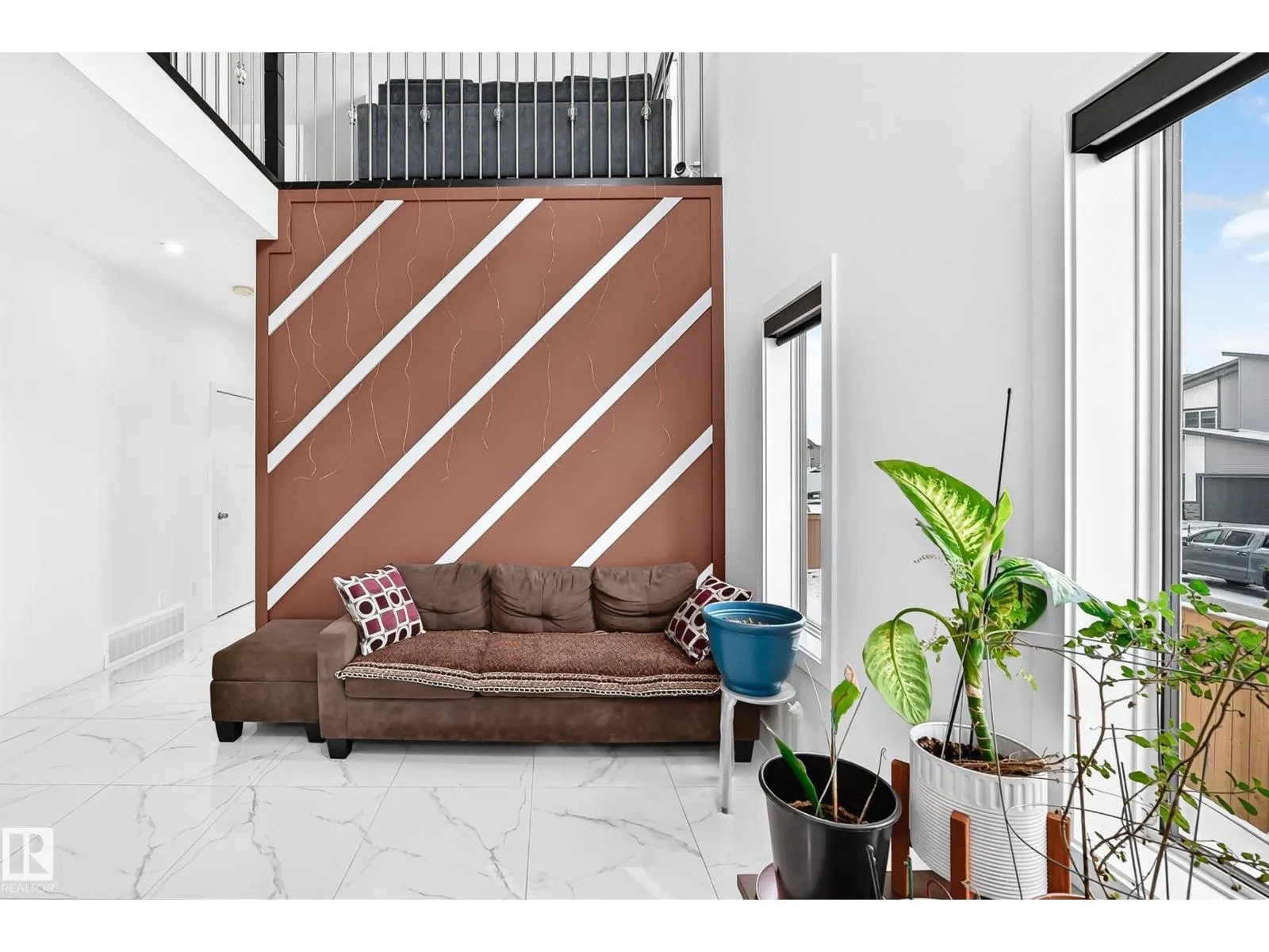 1204 13 AV NW