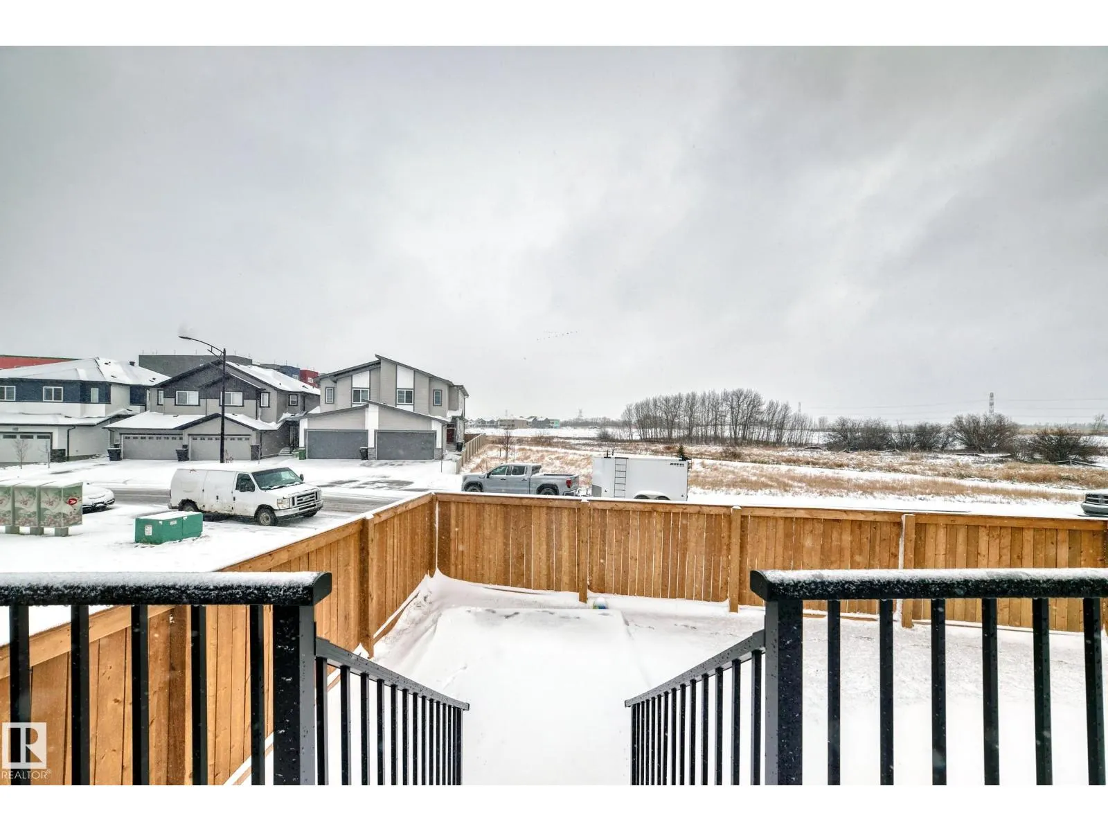 1204 13 AV NW