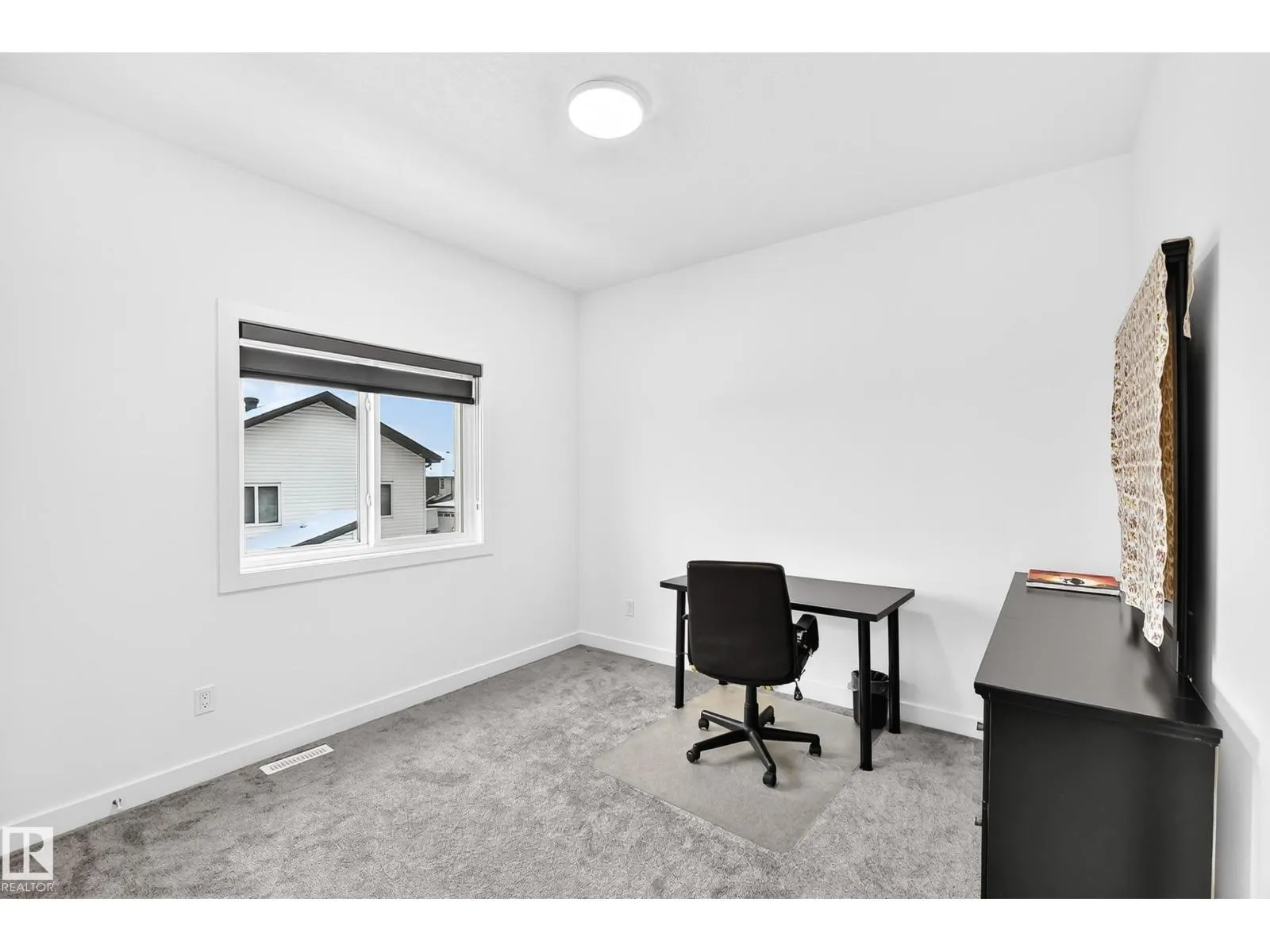 1204 13 AV NW