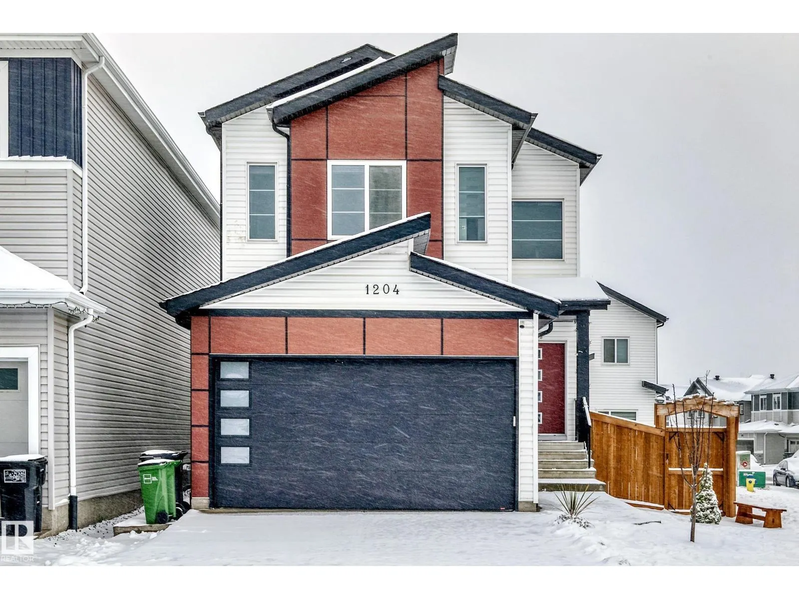1204 13 AV NW