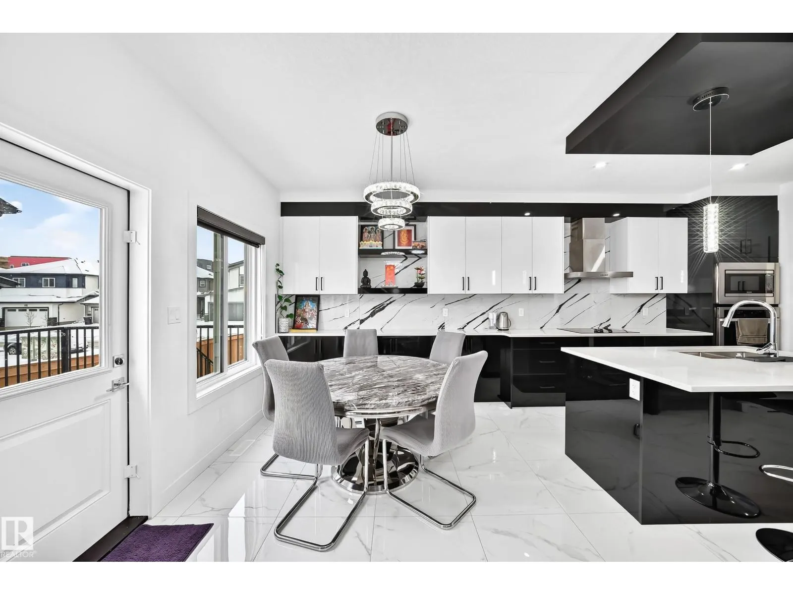 1204 13 AV NW