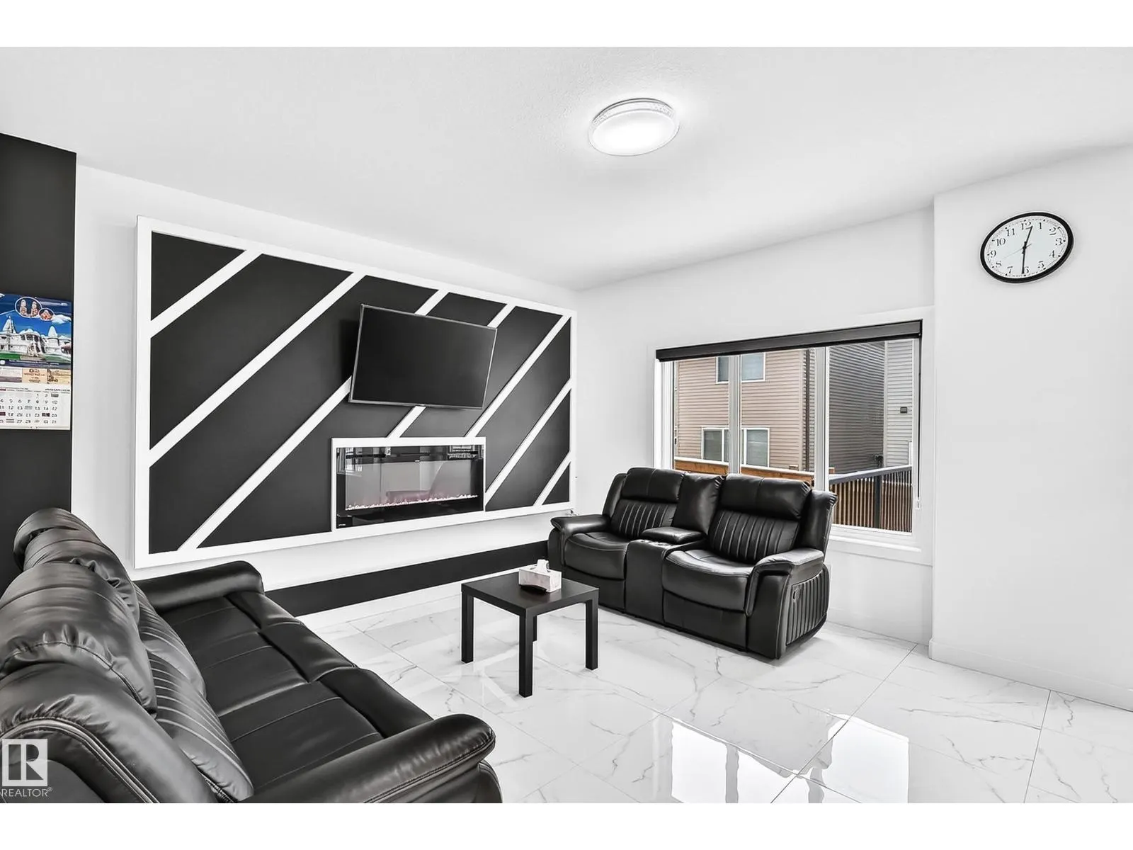 1204 13 AV NW