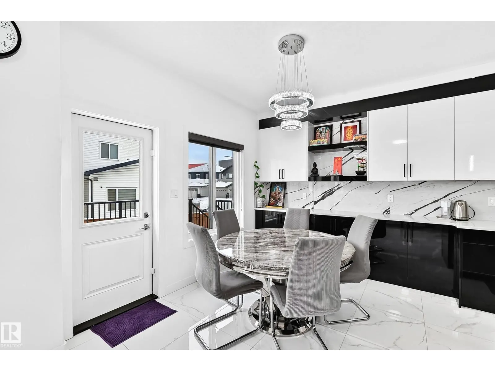 1204 13 AV NW