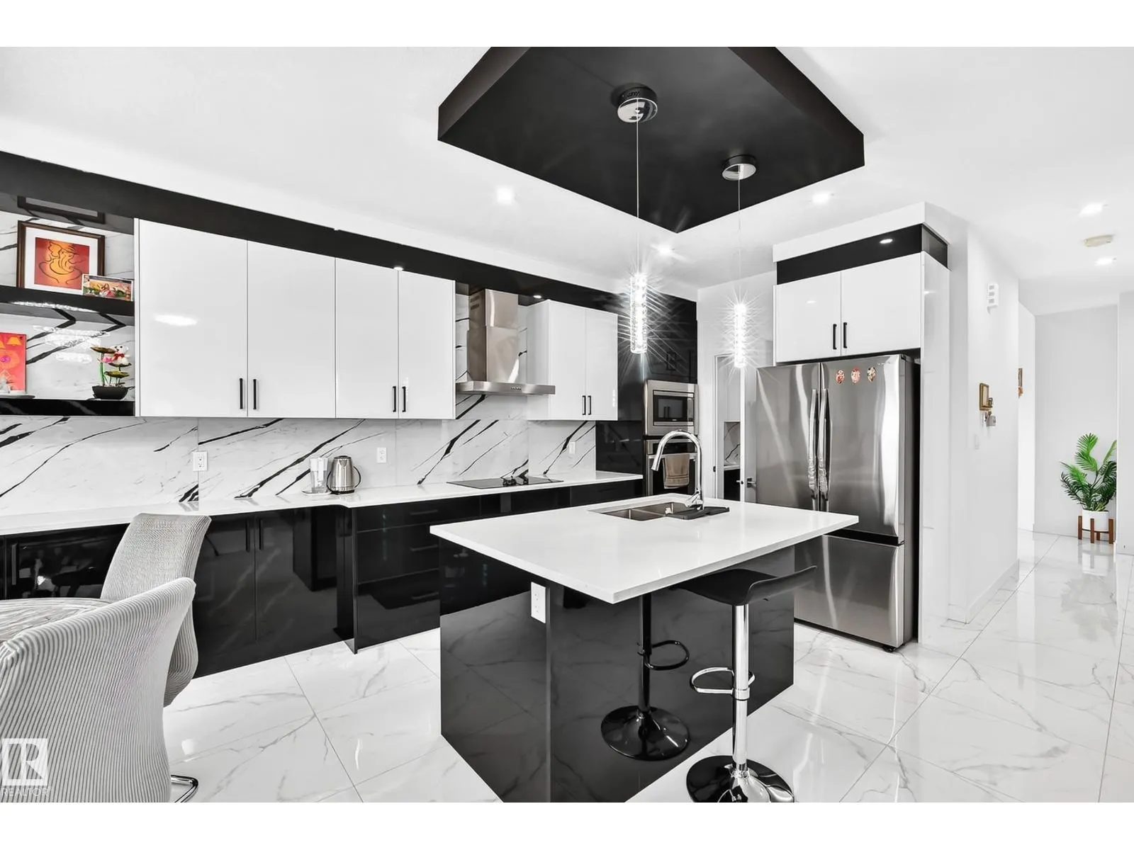1204 13 AV NW