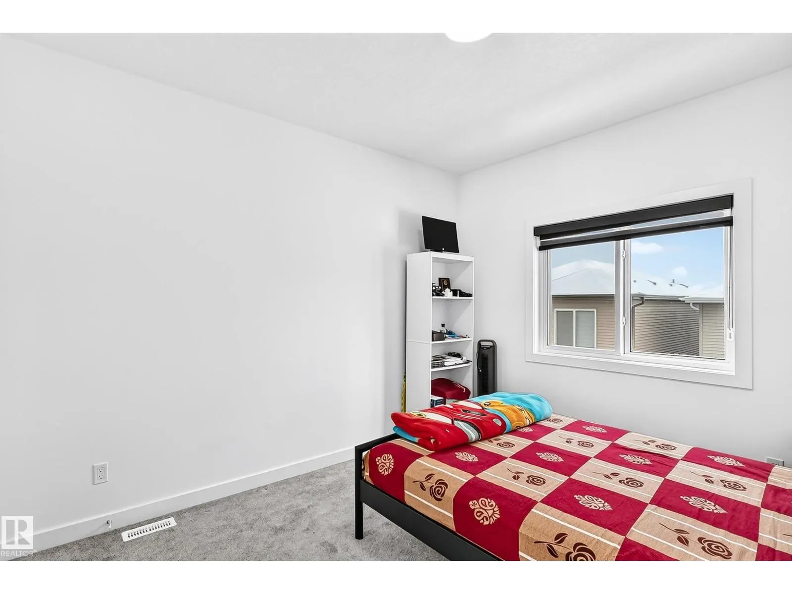 1204 13 AV NW
