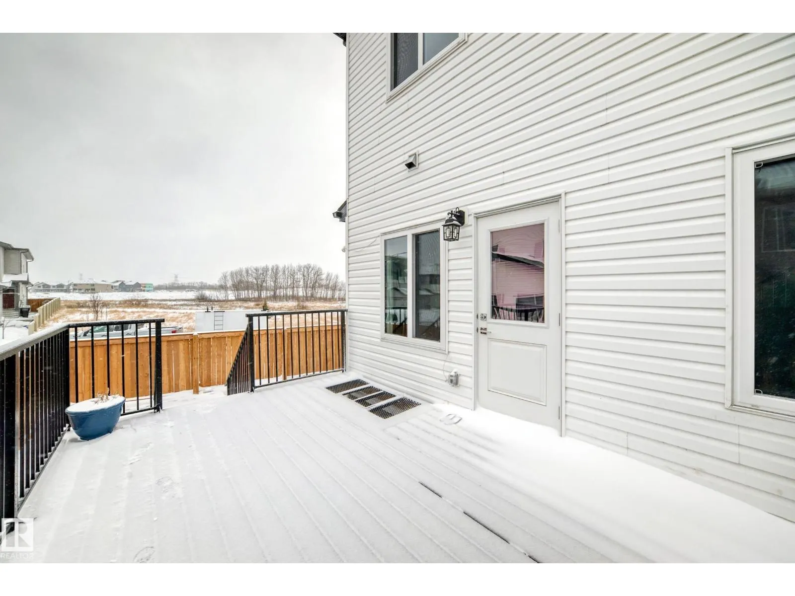 1204 13 AV NW