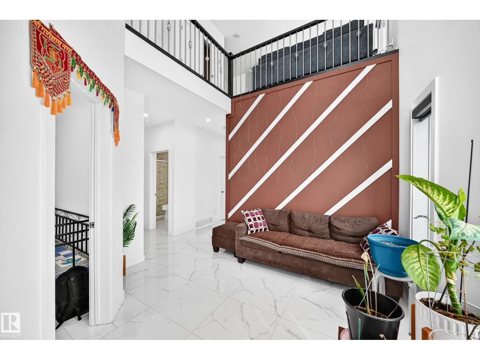 1204 13 AV NW