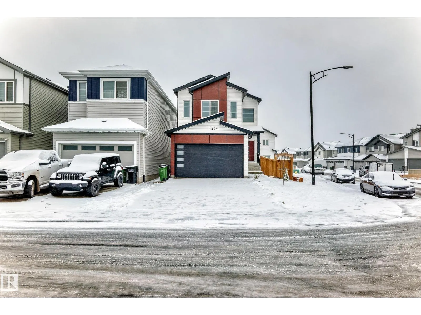 1204 13 AV NW