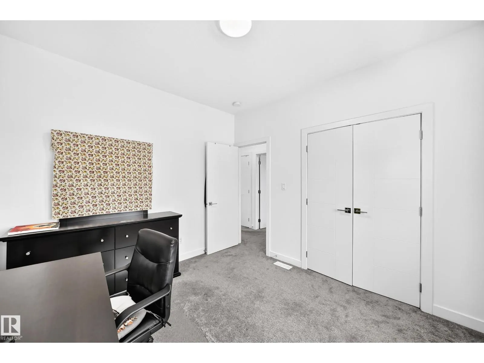 1204 13 AV NW