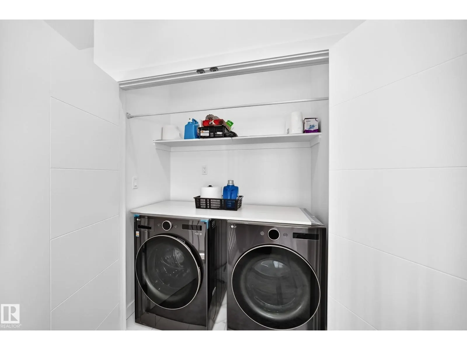 1204 13 AV NW