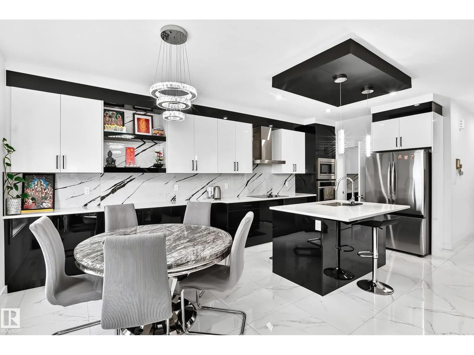 1204 13 AV NW