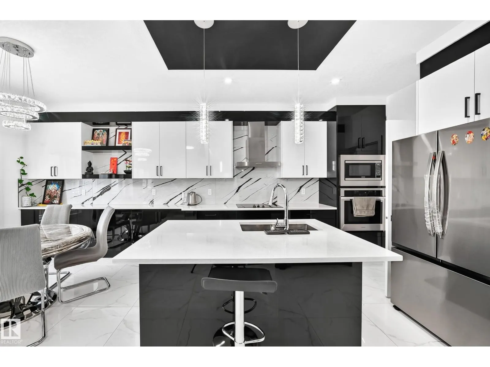 1204 13 AV NW
