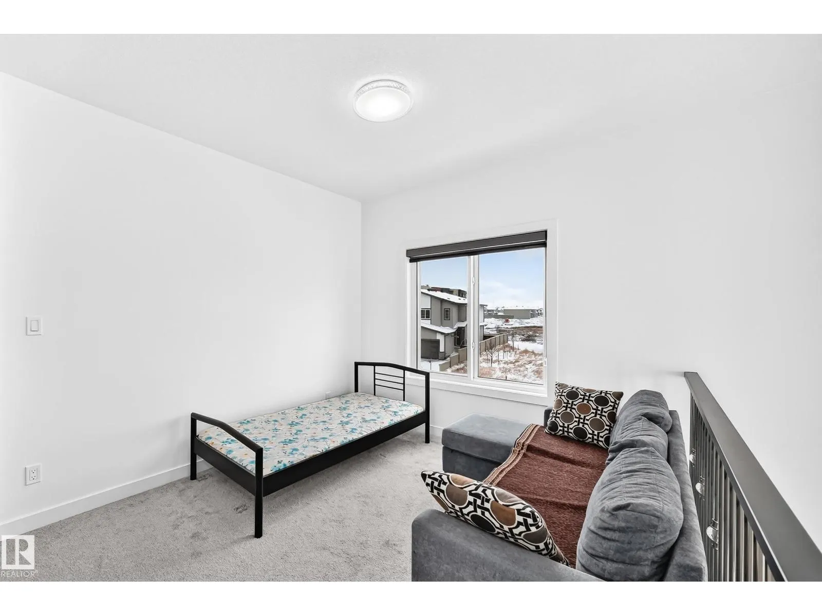 1204 13 AV NW