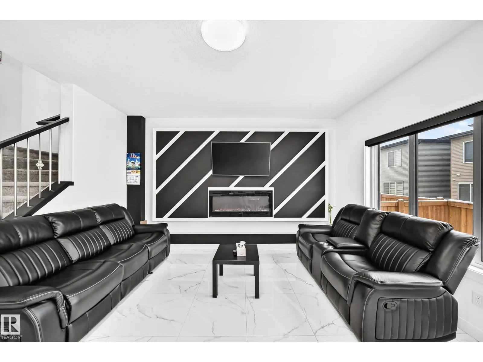 1204 13 AV NW