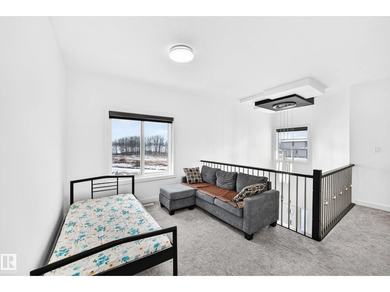 1204 13 AV NW