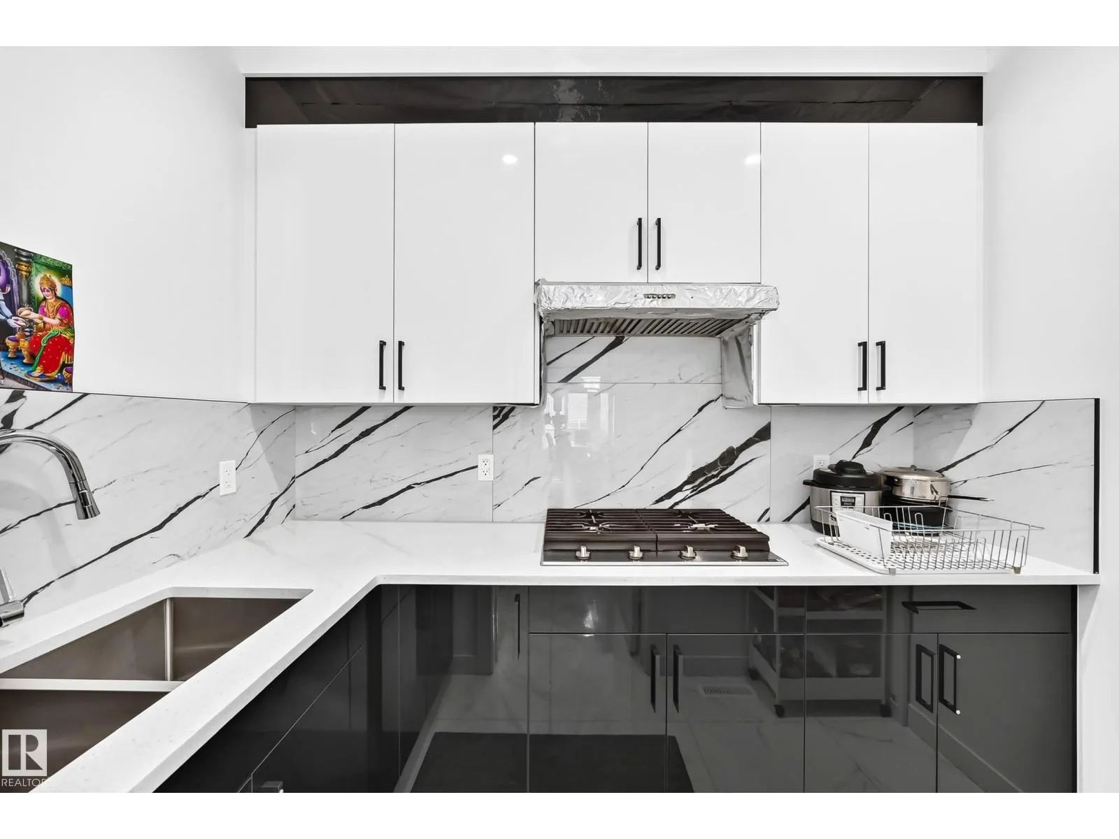 1204 13 AV NW