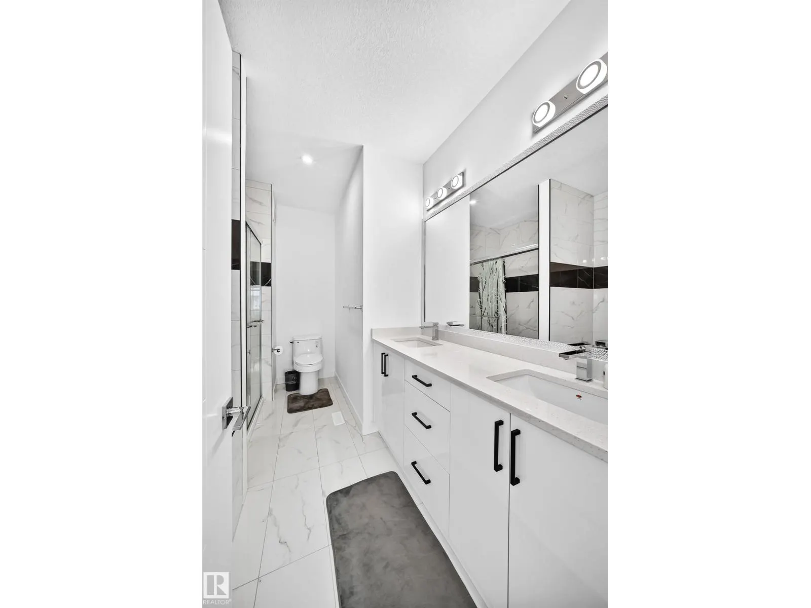 1204 13 AV NW