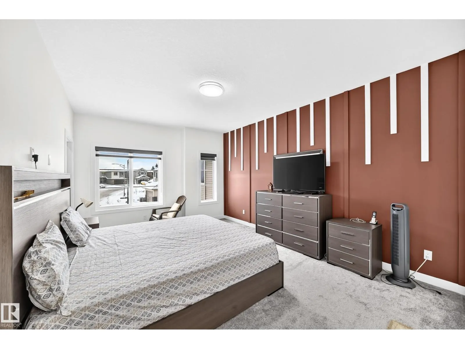 1204 13 AV NW