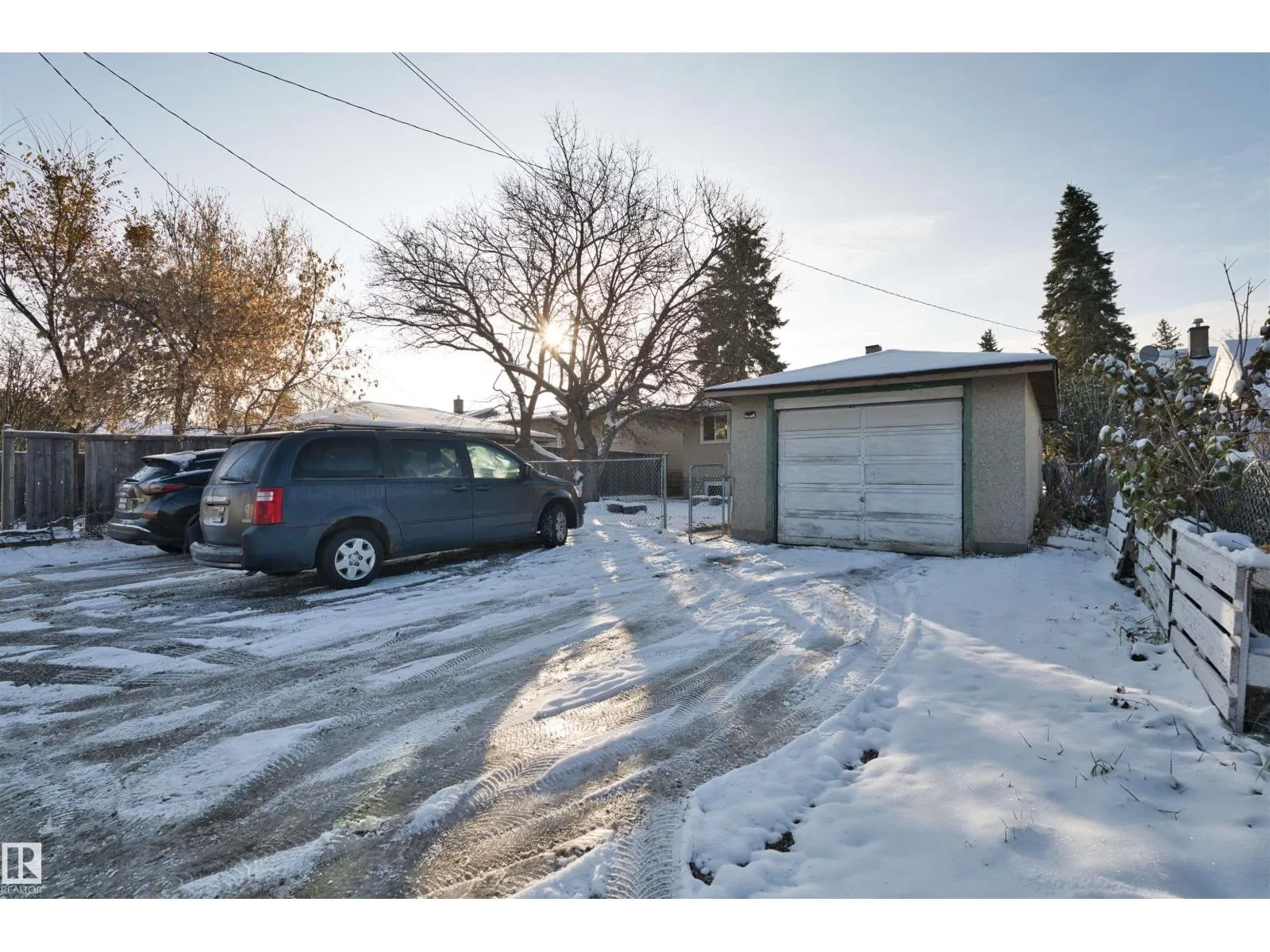 7916 82 AV NW