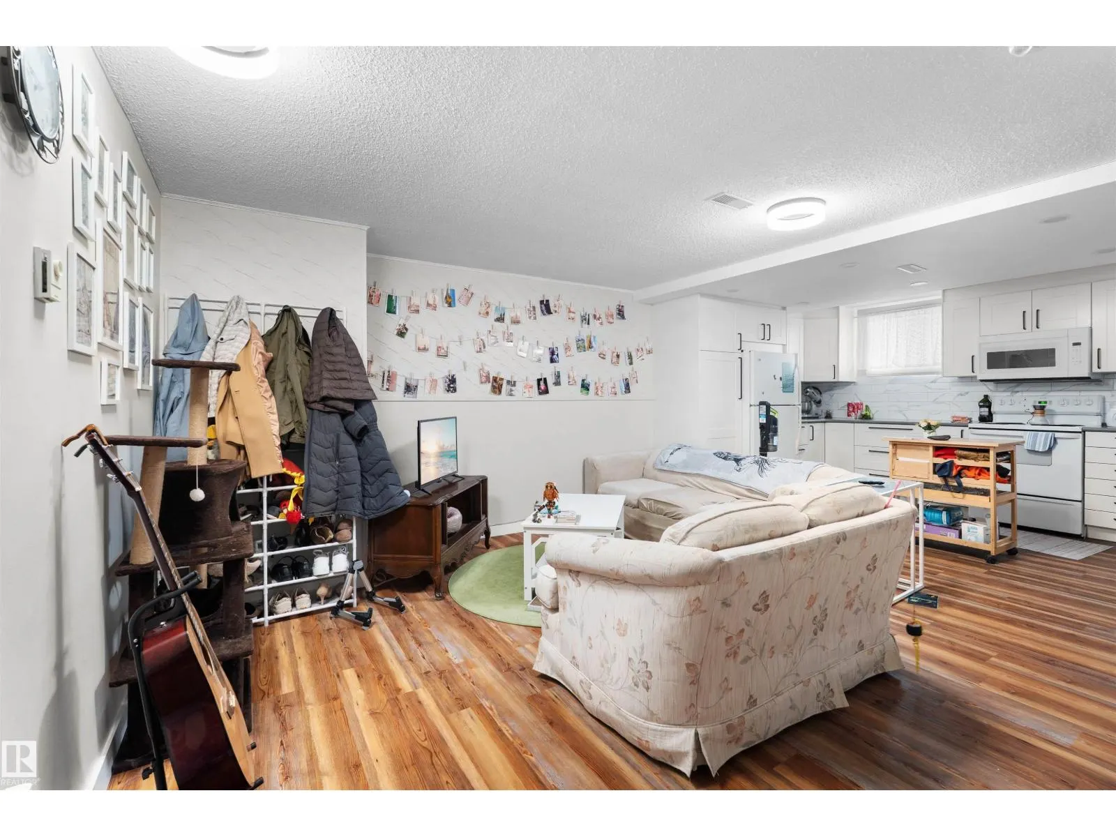 7916 82 AV NW