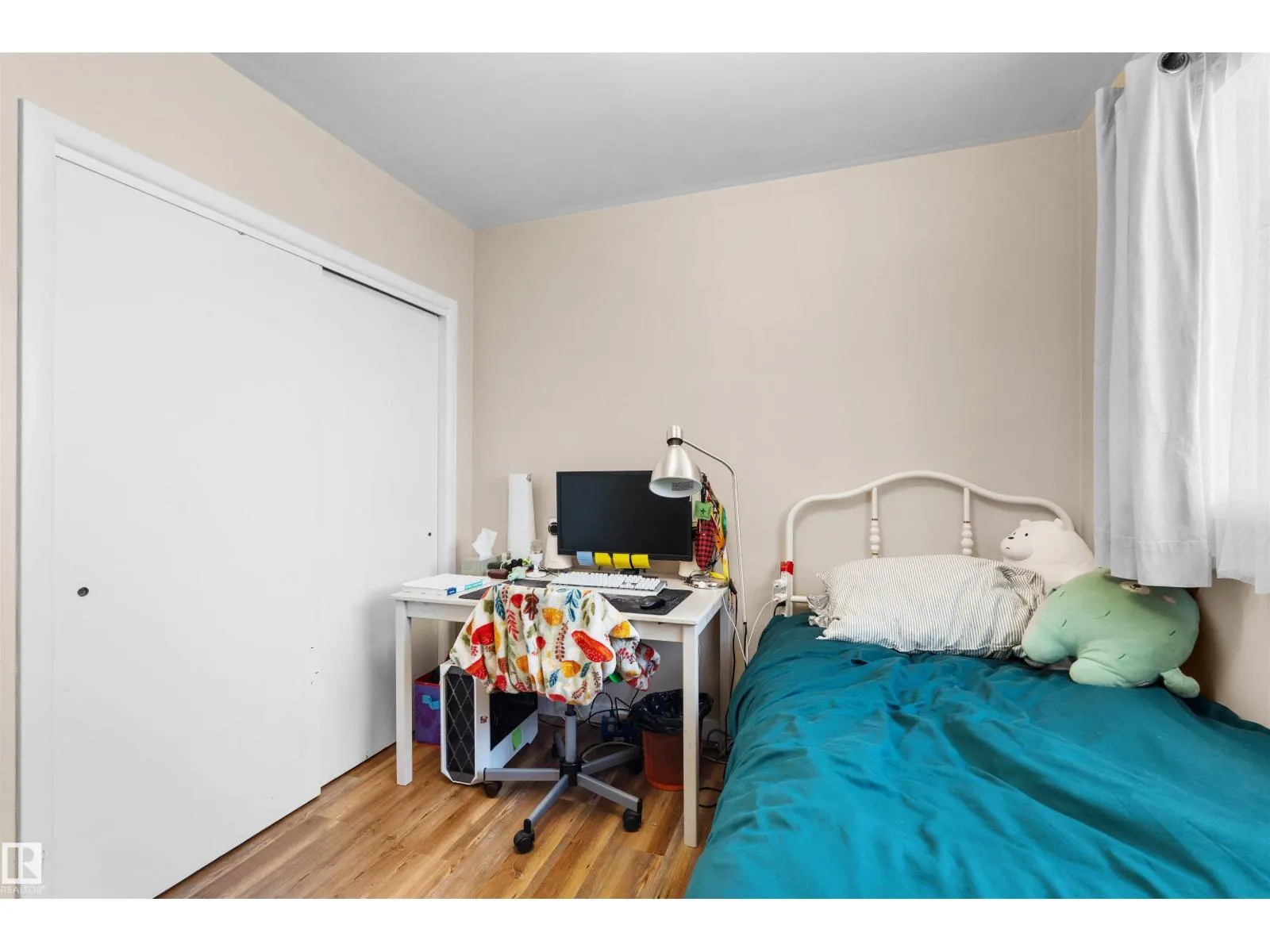 7916 82 AV NW