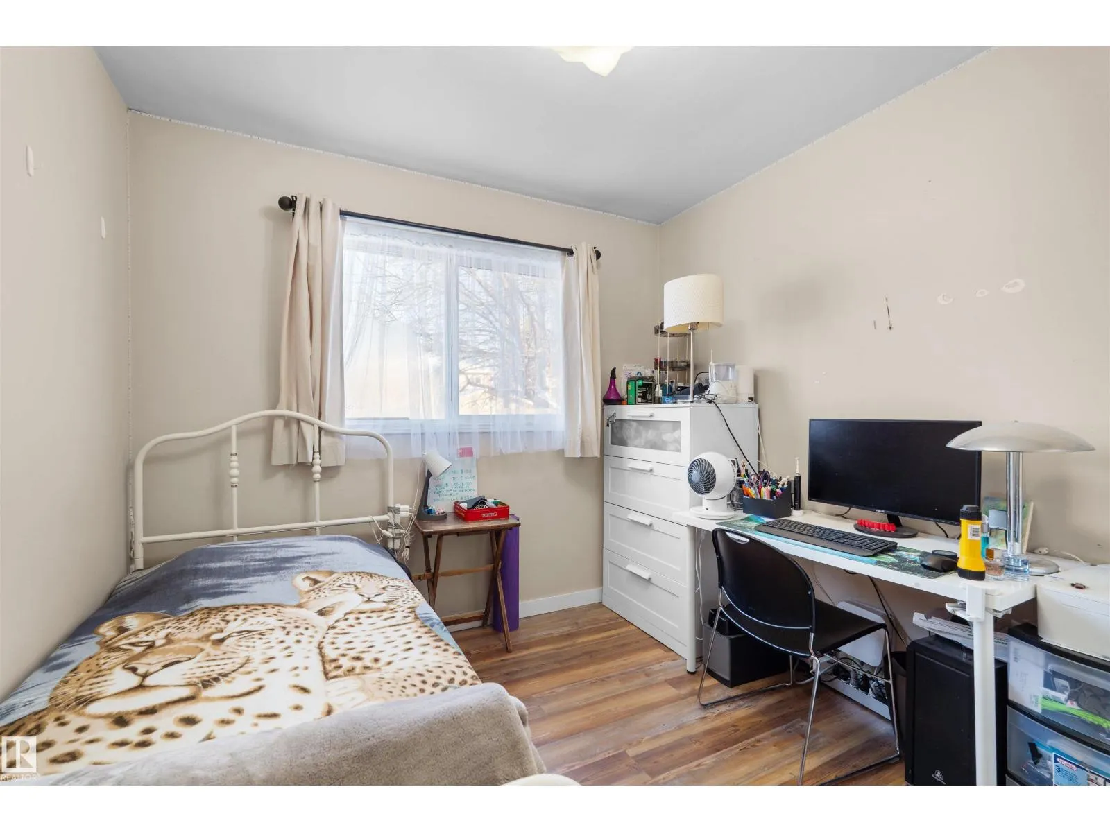 7916 82 AV NW