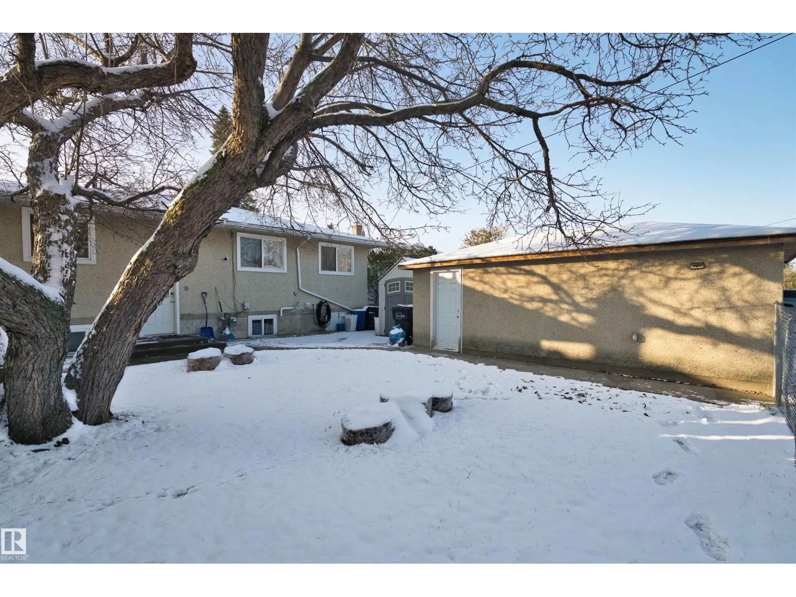 7916 82 AV NW