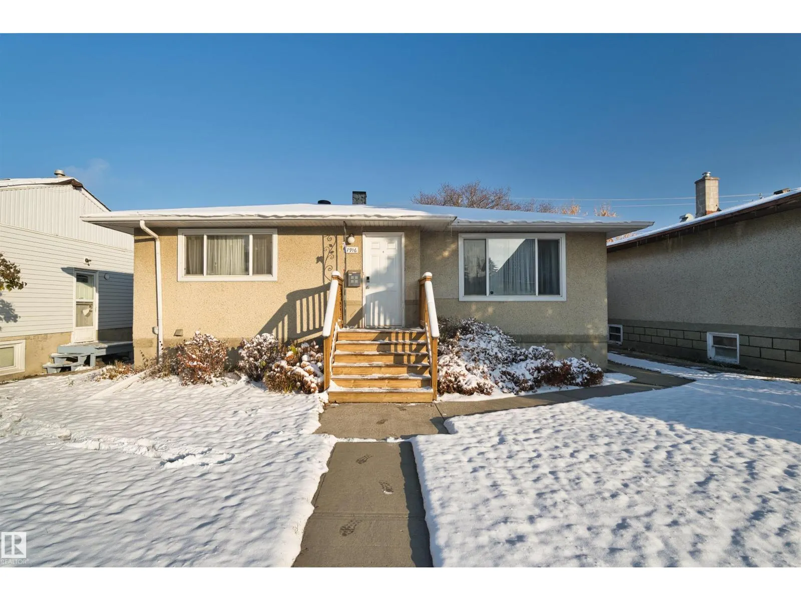 7916 82 AV NW