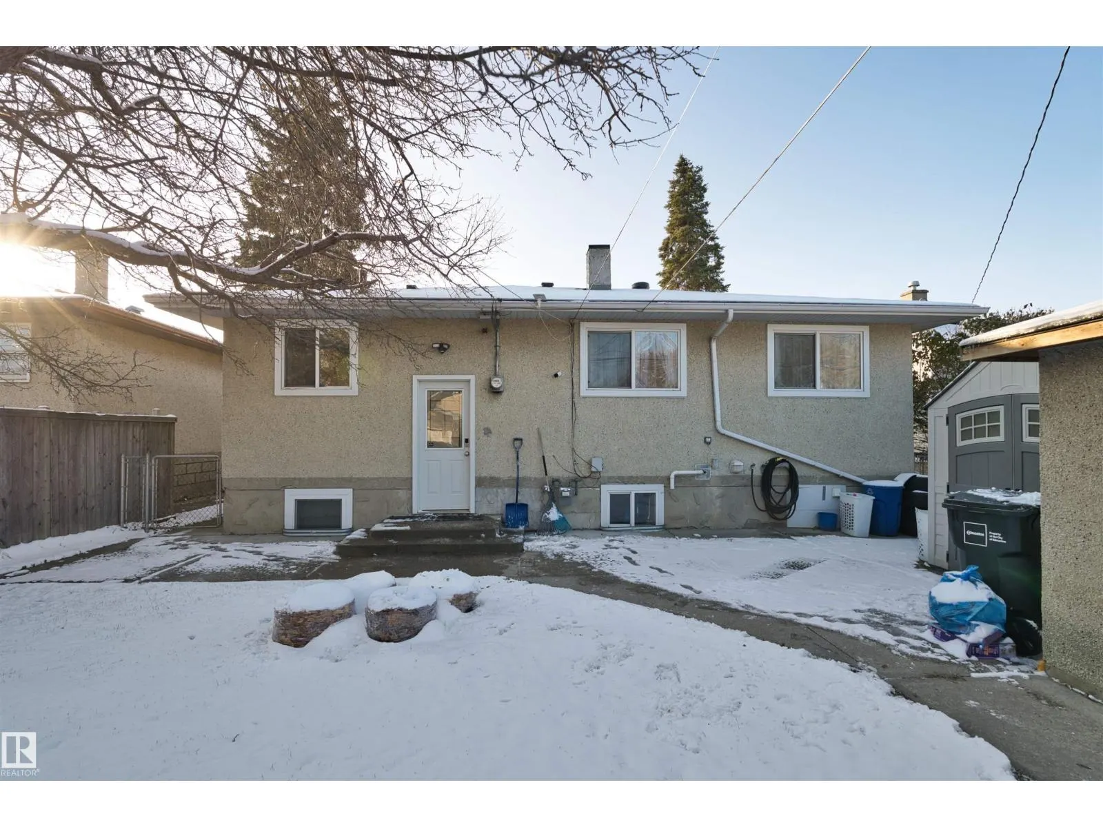 7916 82 AV NW