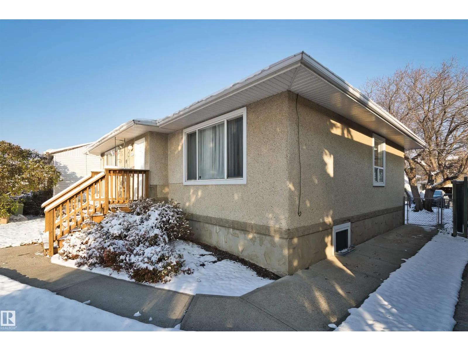 7916 82 AV NW