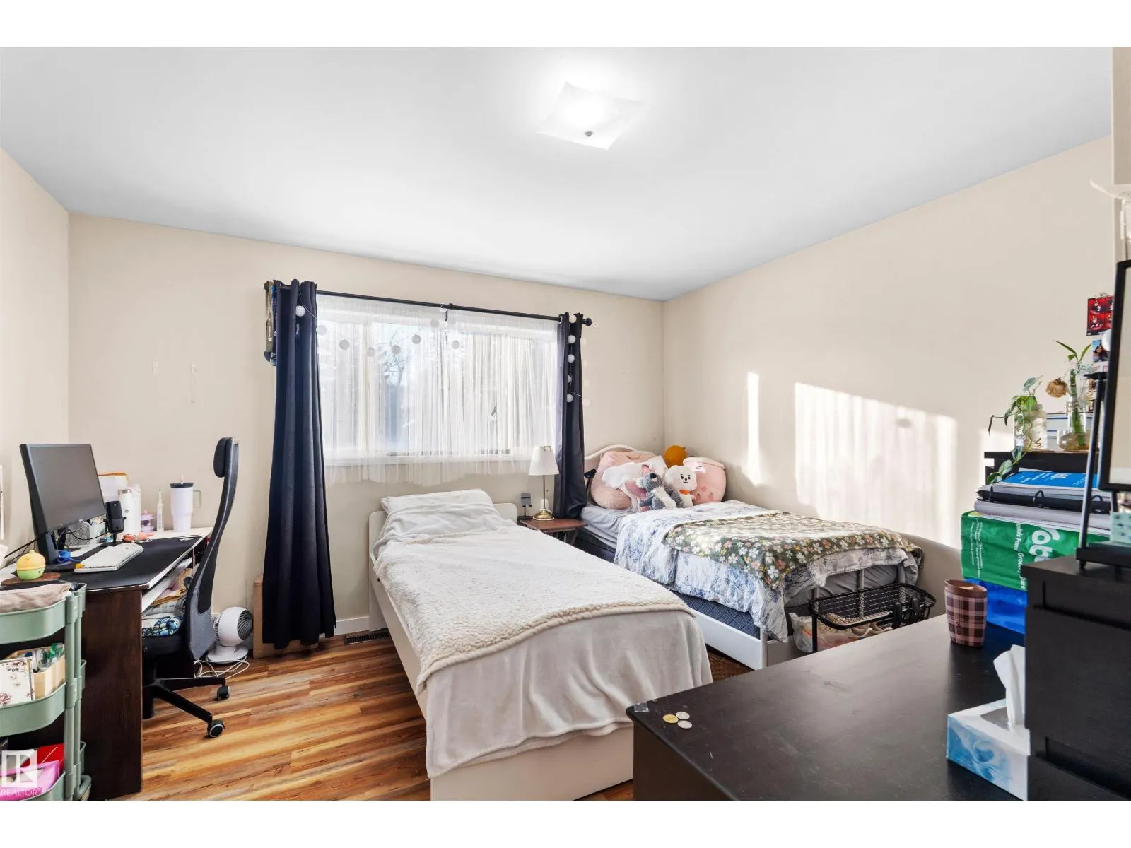 7916 82 AV NW