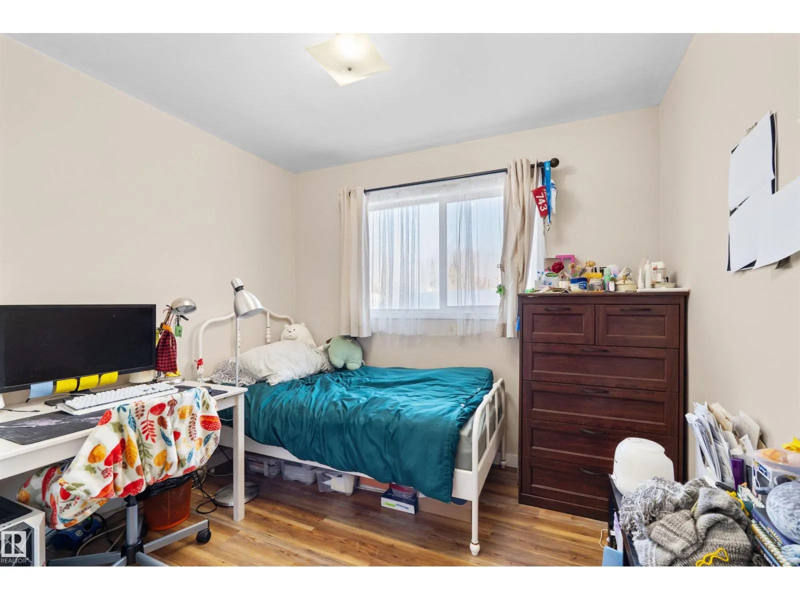7916 82 AV NW