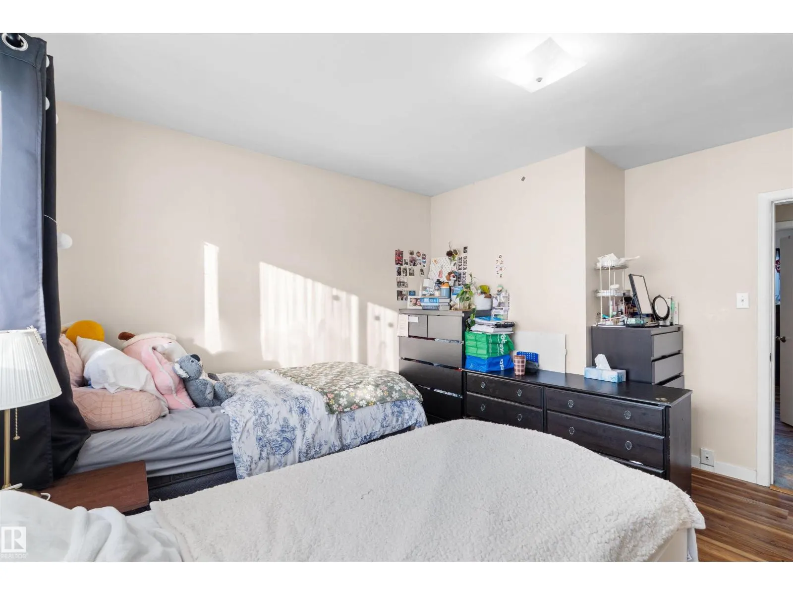 7916 82 AV NW