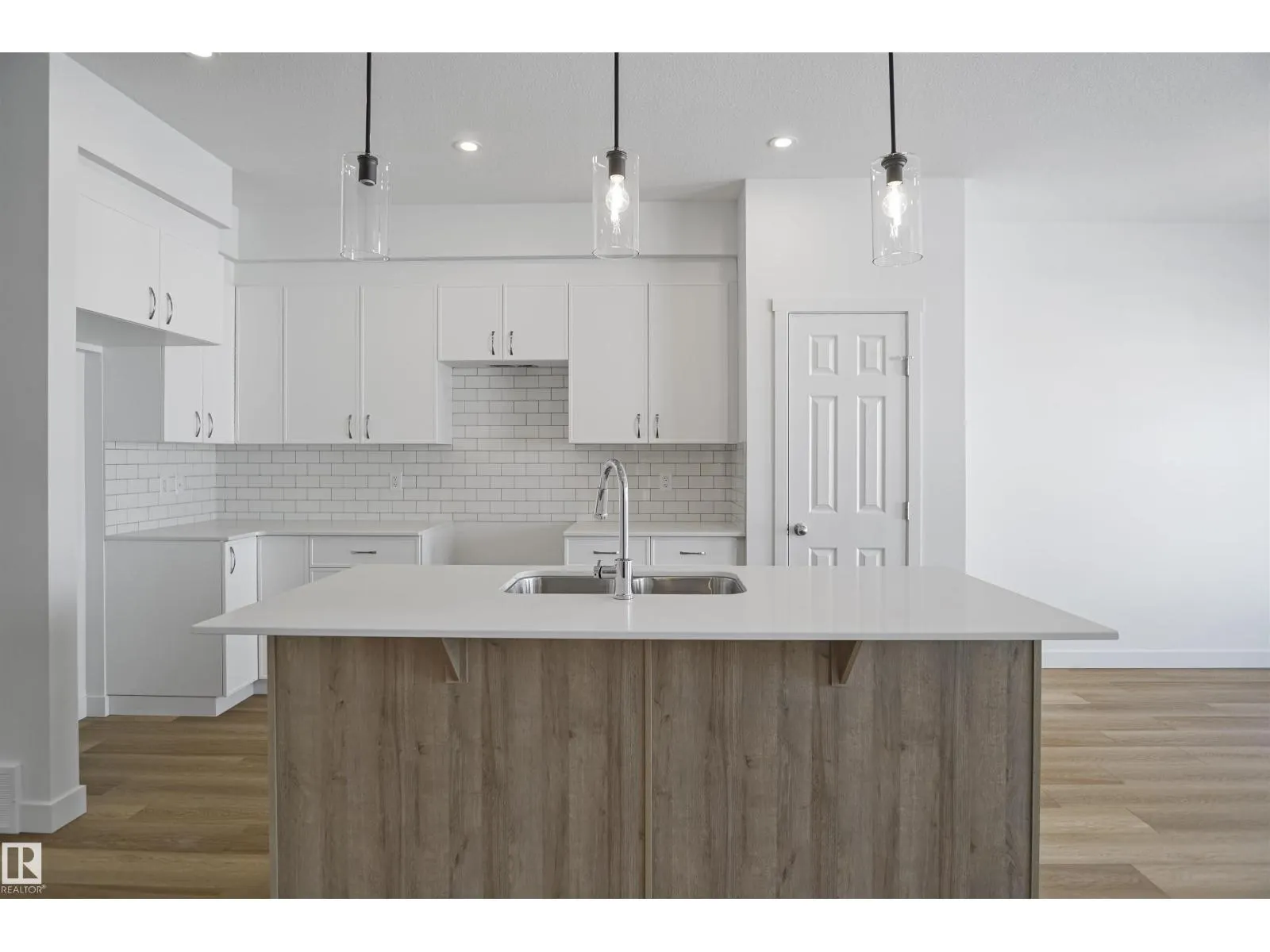 6327 175 AV NW